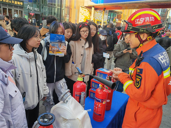 遼寧消防開展“盛”情“焰”請主題市集活動 沉浸式科普築牢全民消防安全防線_fororder_常消防5