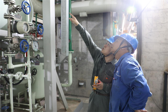電廠“心臟”的守護者——記華能大連熱電廠電氣點檢長于航的匠人之路_fororder_馬靜熱電3