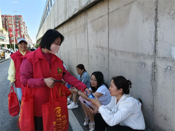 瀋陽市大東區殘聯聚合多元助殘力量 開展2025年高考志願服務活動_fororder_殘聯2