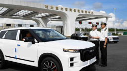 大連出關！2188台國産汽車“奔”赴非洲