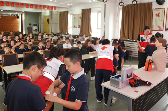 瀋陽市紅十字會“生命健康安全教育進校園”活動在寧山路小學舉辦_fororder_宋世輝2