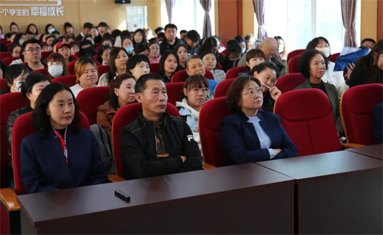 瀋陽遼三小學舉辦“‘童’創未來、悅見成長”主題家長開放日活動_fororder_教育遼三3