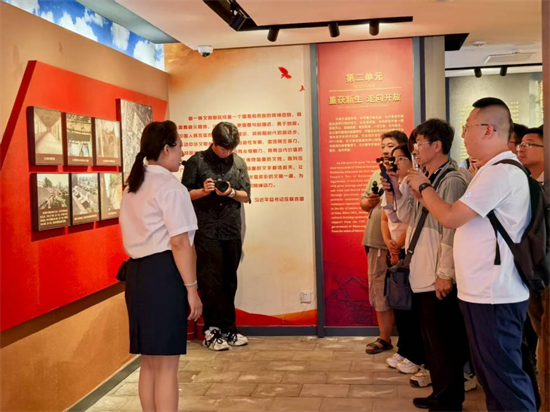 “走進歷史展館 賡續紅色血脈”網絡媒體行：重溫東北抗戰記憶_fororder_媒體行3