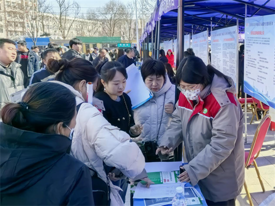 新民市：春風行動啟新程，精準對接促就業_fororder_楊薇春風4