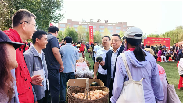 鑼鼓喧天慶豐收！瀋陽渾南這場農民豐收節“豐”味十足_fororder_馬靜豐收節1