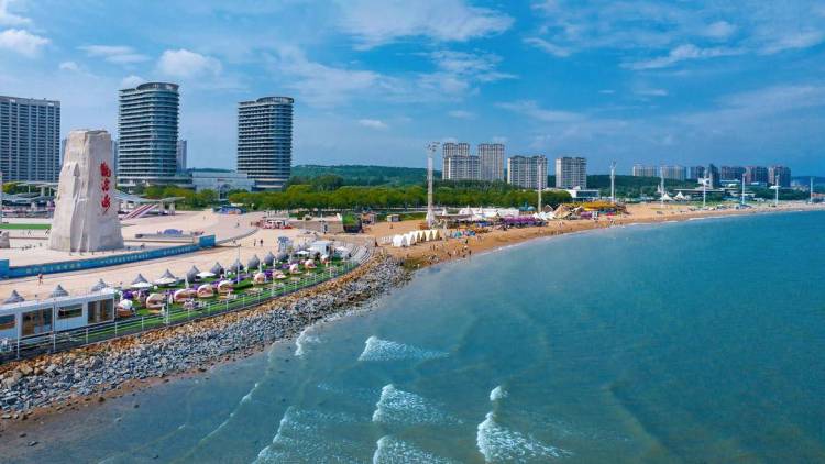 葫蘆島：碧海金沙引客來