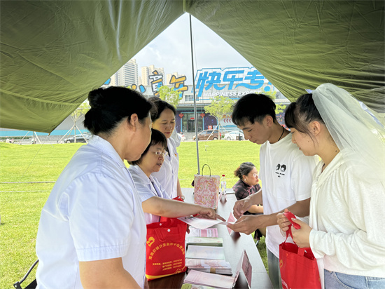 渾南區首屆“喜結‘糧’緣”七夕集體頒證儀式舉行_fororder_微信圖片_20250829121758