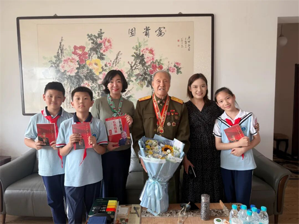 探望老將軍 瀋陽市輝山學校紅蒲少年軍校開展特殊思政課_fororder_教育將軍1