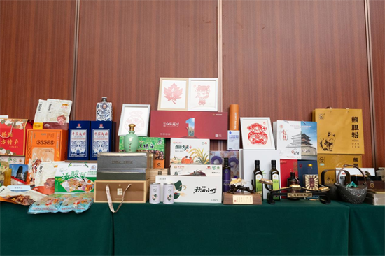 進博為橋拓寬開放合作路 遼寧舉行內外貿一體化暨地工産品（消費品）推介活動_fororder_進博會3