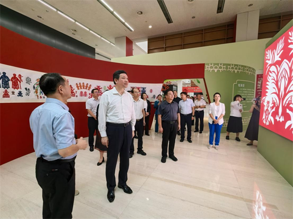 “剪映山海 錦繡風華——錦州·醫巫閭山滿族剪紙藝術展”在遼寧省圖書館開展_fororder_錦州剪紙3