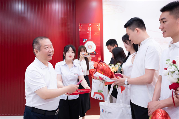 瀋陽創新“結婚登記+孕育醫療”服務 新人領證即享千元優生福利_fororder_馬靜登記1