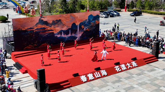 遼寧省戲曲進鄉村暨大連市普蘭店區“文化潤心·和美家園”全民文化提升行動啟動_fororder_普蘭店戲曲3.JPG