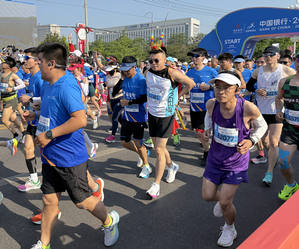 17000名選手齊聚營口鲅魚圈 2025“鲅馬”鳴槍起跑！_fororder_悟空