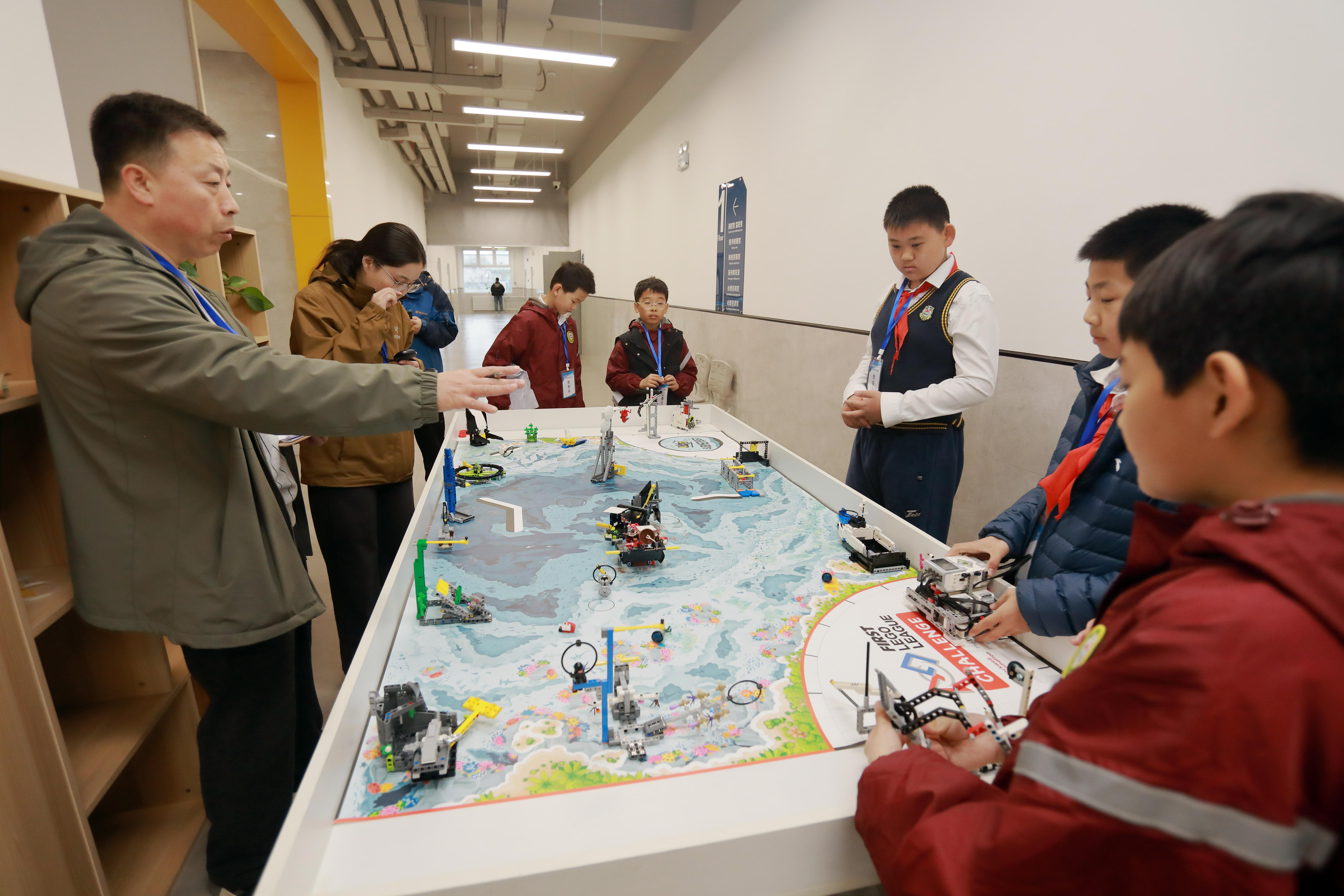 2025年瀋陽市中小學生智慧機器人實踐活動圓滿落幕