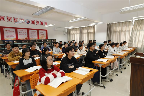 赴川渝考察 瀋陽市工業技術學校探索綜合高中辦學先進經驗與特色模式_fororder_教育考察1