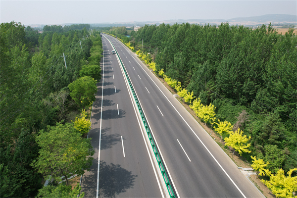 大連普蘭店溫泉旅遊公路獲評2025年交通與旅遊融合創新項目_fororder_路景-春3.JPG