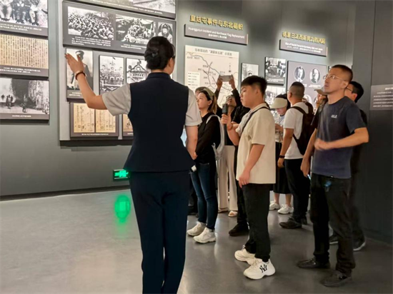 “走進歷史展館 賡續紅色血脈”網絡媒體行：重溫東北抗戰記憶_fororder_媒體行2