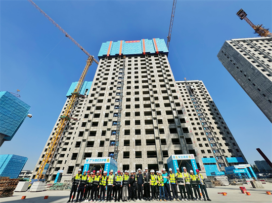 繪就民生幸福底色 中建八局瀋陽市于洪區城市更新建設項目主體結構封頂_fororder_馬靜中建項目2
