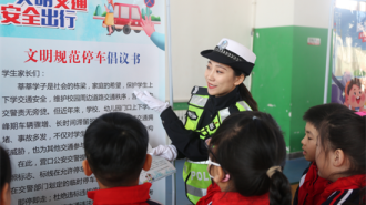 “黨建紅”引領“熒光綠” 營口交管以高品質黨建護航城市發展