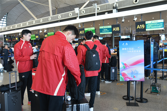 南航貼心護航 助力全運會遼寧代表團順利出征_fororder_南航1