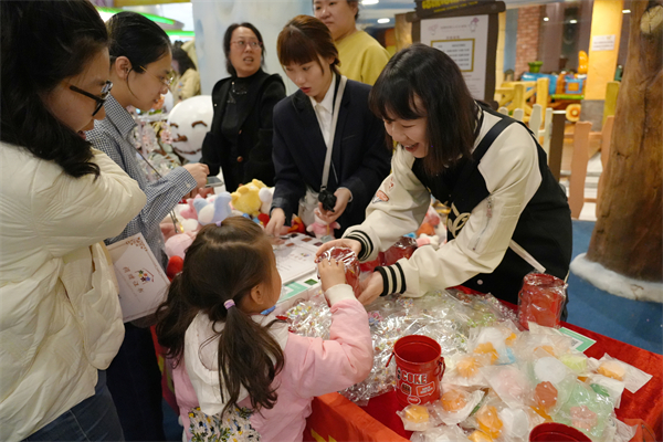 遼寧中糧可口可樂攜手百餘家庭義賣 為“星星的孩子”籌集愛與關懷_fororder_6