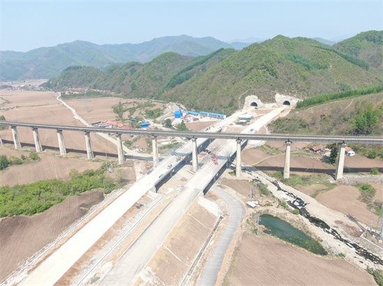以鐵軍精神全力建設本桓高速公路項目_fororder_中鐵本桓高速八工區1
