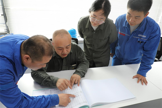 電廠“心臟”的守護者——記華能大連熱電廠電氣點檢長于航的匠人之路_fororder_馬靜熱電4