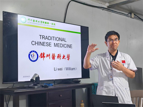 援密克羅尼西亞聯邦中國醫療隊赴科斯雷州巡診並捐贈醫療物資 共築中密友誼橋_fororder_楊薇援外6