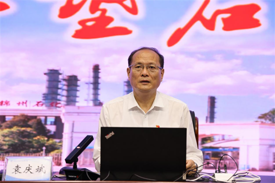 教師節當天 遼寧石化職業技術學院邀請行業專家講授開學第一課_fororder_楊薇教師節1