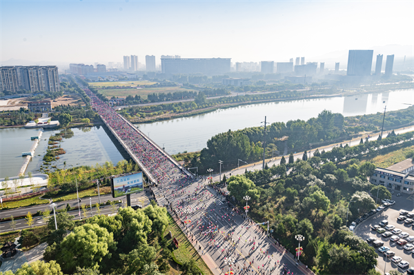 歡聚寶藏之城 暢跑活力朝陽——朝陽銀行2025遼寧朝陽馬拉松鳴槍開跑_fororder_圖片10