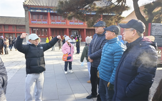 讓聾人遊客“聽”見文化“看”懂歷史 瀋陽推出手語景區講解服務_fororder_黃非聾人遊客2