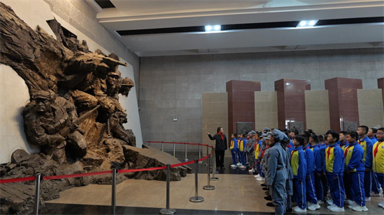 2025錦州軍地聯動開展共祭英烈祭掃活動_fororder_錦州軍區5