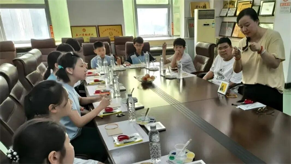 瀋陽：12名國際學生沉浸式感受中華優秀傳統文化_fororder_教育景泰藍1