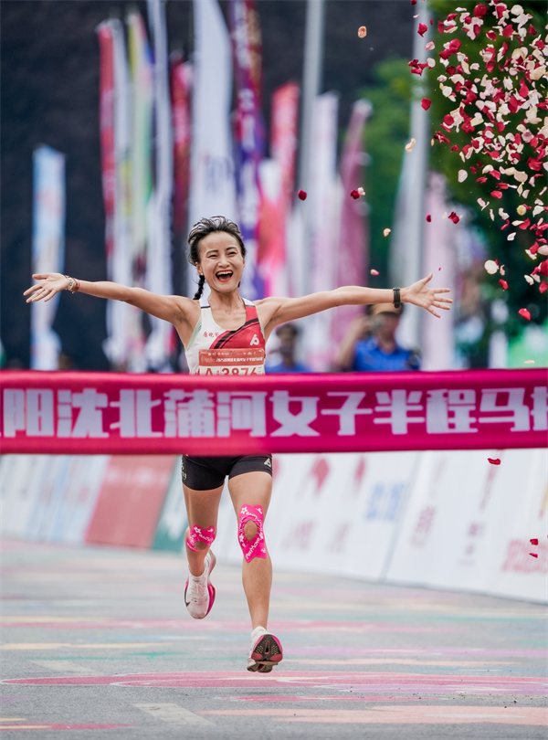 巾幗紅2025瀋陽沈北蒲河女子半程馬拉松舉行_fororder_圖片3