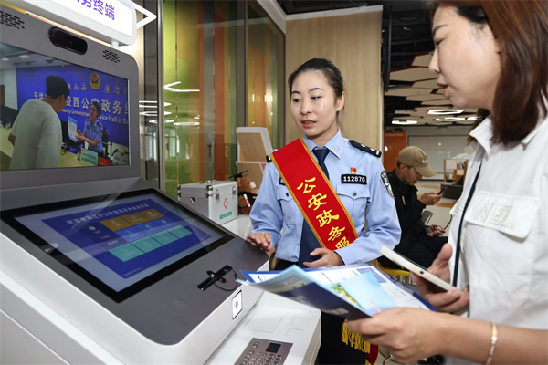 遼寧公安開展“政務服務進高校——開學季專場活動”_fororder_公安開學季2