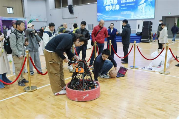 2025渾南科技城首屆人機競技秀舉行_fororder_馬靜渾南科技4