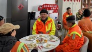 一碗熱餃傳關愛 大連市普蘭店工會驛站情係戶外勞動者