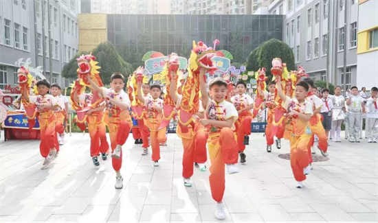 瀋陽市南京一校長白島第一小學“行走的開學第一課”邀請非遺人進校園_fororder_教育南京一1