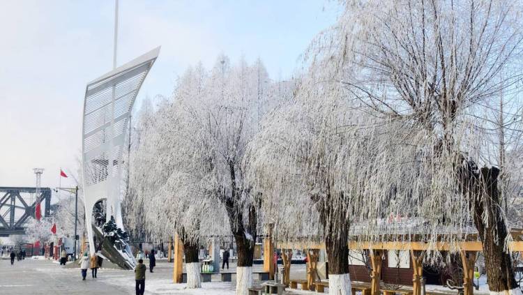 首場霧凇，仙境鴨綠江