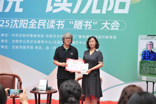 《雕塑師》作者師小童做客“沈水書聲起”作家見面會_fororder_教育石曉彤3