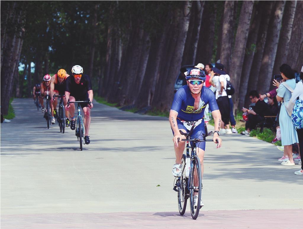 秋日韻正濃 新民寵客忙