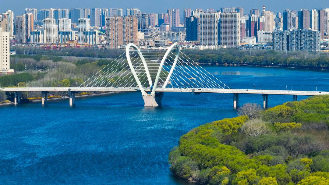 瀋陽：春風又綠河兩岸