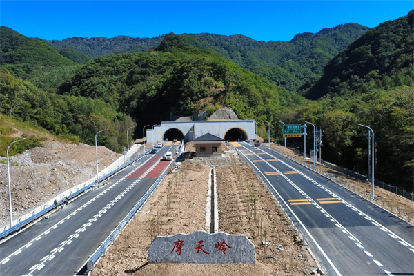 振興東北又一力作 本桓寬高速公路正式通車運營_fororder_中鐵本桓公司3