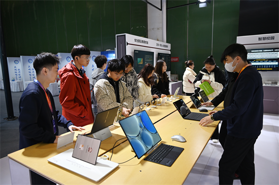 五城“抱團引才” 第二屆遼西走廊（錦州）人才交流大會啟幕_fororder_常錦州3