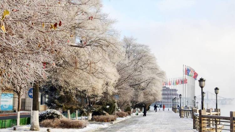 首場霧凇，仙境鴨綠江