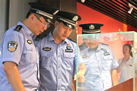 等圖】遼寧出入境邊防檢查總站丹東港邊檢站大臺子分站聯合丹東支隊前陽邊境派出所開展主題黨日活動_fororder_微信圖片_20250627104811