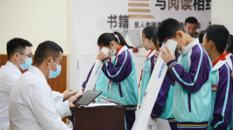 遼寧何氏醫學院專家參編IAPB近視防控權威報告