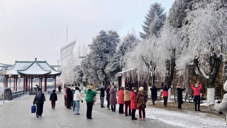 首場霧凇，仙境鴨綠江