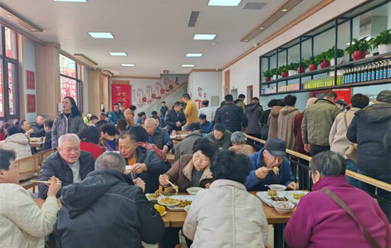 大連普蘭店區：“家門口”社區食堂開啟居民幸福“食”光_fororder_普蘭店食堂