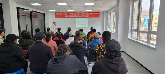 瀋陽醫學院附屬第二醫院走進淮北社區開展“世界帕金森日”健康宣教活動_fororder_馬靜帕金森2